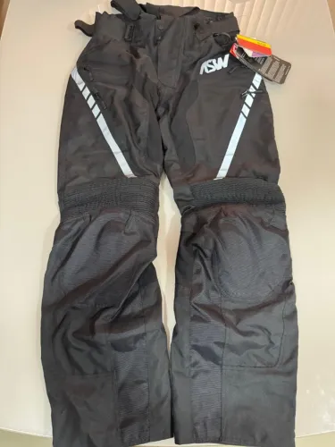 Vendo calça nova impermeável ASW por R$ 500,00
