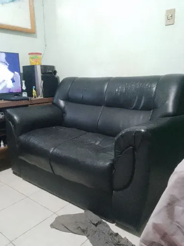 Sofá dois lugares couro