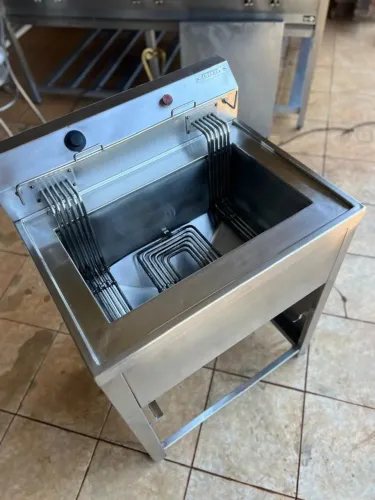 Fritadeira Industrial Elétrica Água e Óleo Etera 44 litros 18000W em aço inox 220 volts