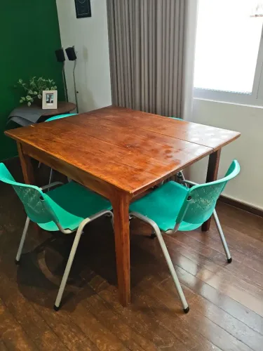 MESA Madeira maciça 4 lugares 1,2 x 1m