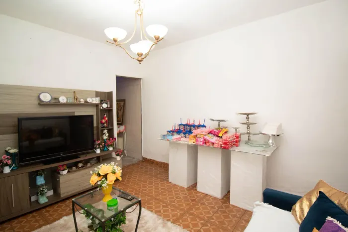 Casa com 5 Quarto(s) e 4 banheiro(s) para Alugar, 125 m² por R$ 1000 / Mês
