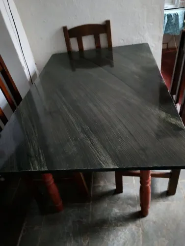 Mesa de mármore com 4 cadeiras 