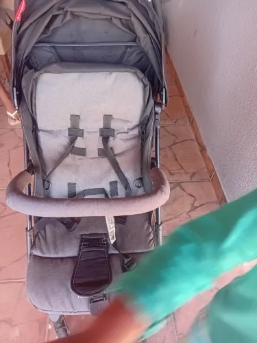 Carrinho para bebê até 04 anos