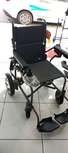 Cadeira de rodas motorizada 