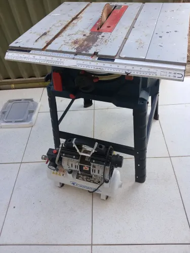 Serra circular e compressor