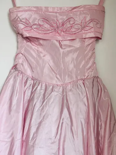 Vestido rosa delicado