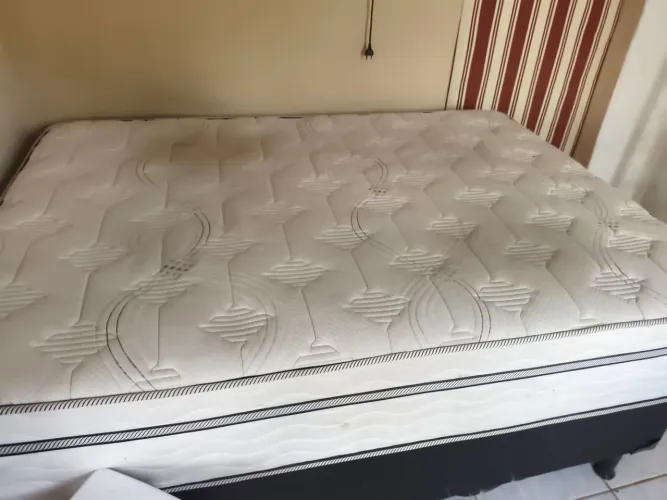 Vende-se cama casal usada