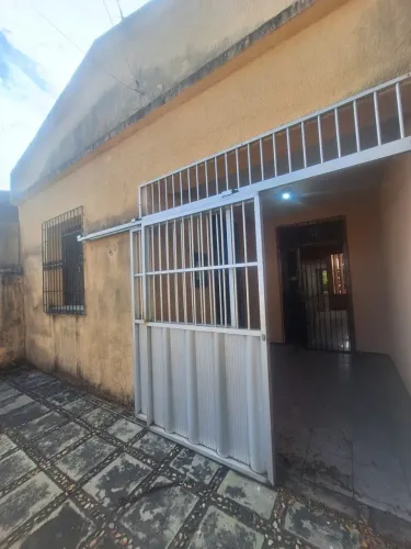 Casa plana na Avenida Jovita Feitosa