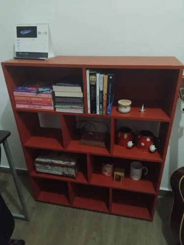 Estante de livros vermelha, tamanho médio, excelente estado