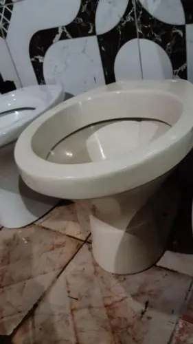 Lindo vaso na cor BEGE em alto brilho da marca SANTA CLARA