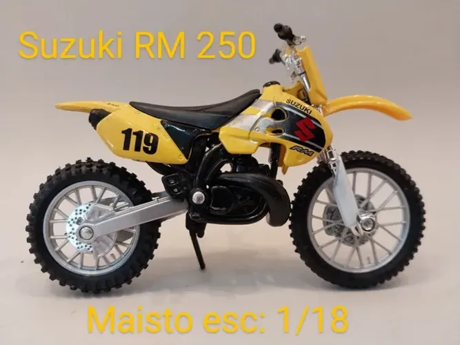 Miniatura Maisto Esc 1:18. Metal-Moto Suzuki RM 250 Amarela