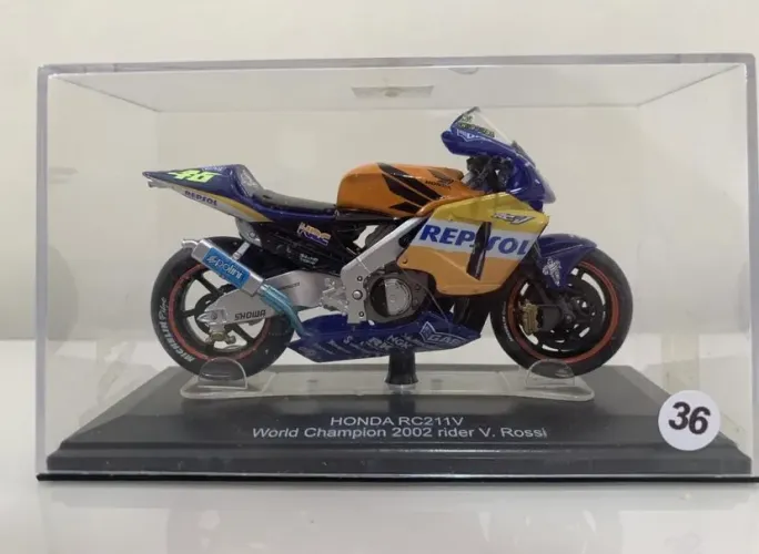 Miniatura MotoGP Honda RC211V/Valentino Rossi 2002