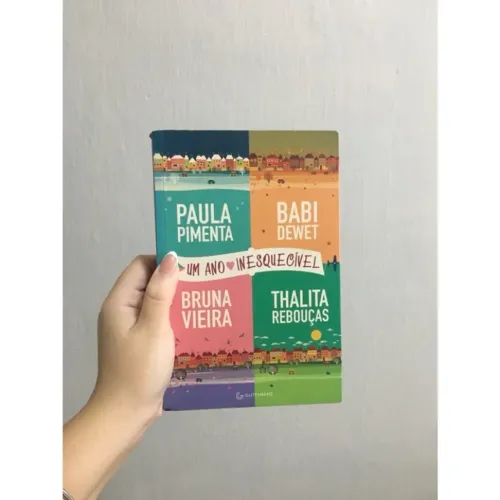 LIVRO UM ANO INESQUECÍVEL DE PAULA PIMENTA, BABI DEWET, BRUNA VIEIRA E THALITA REBOUÇAS