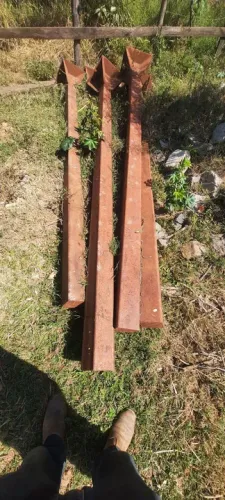 8 colunas de ferro 