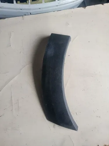 Moldura parachoque Saveiro direita 