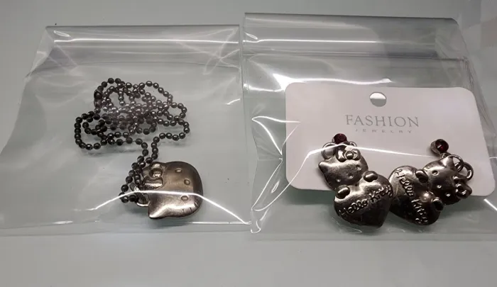 Conjunto de colar e brincos vintage Hello Kitty