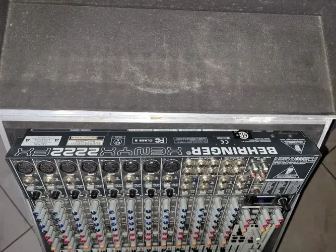 Mesa de som behringer 