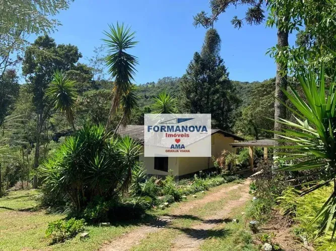 Sítio com 30.000 m² de área, Local com muito verde em Caucaia do Alto em Cotia
