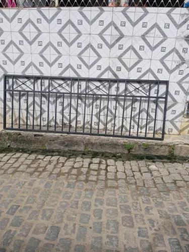 Grades de porta e janela , portões  estrutura metálicas etc.