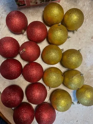 Conjunto de bolas grandes de Natal, R$3,00 cada