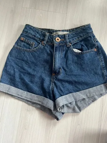 Short jeans