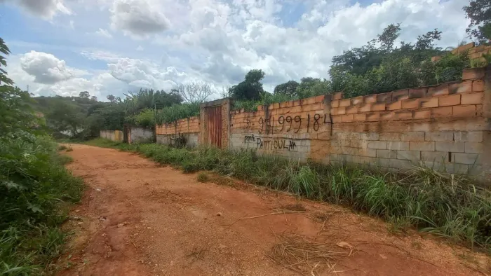 Terreno à venda em área tranquila