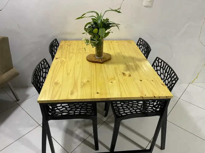 Mesa jantar sem cadeiras nova