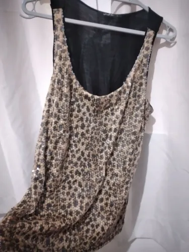 Blusa Nova bordada em lantejoulas tam M