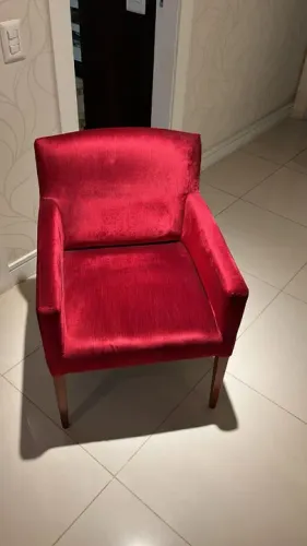 Poltrona Vermelha de Veludo