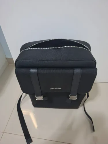 Mochila Michael Kors impecável 
