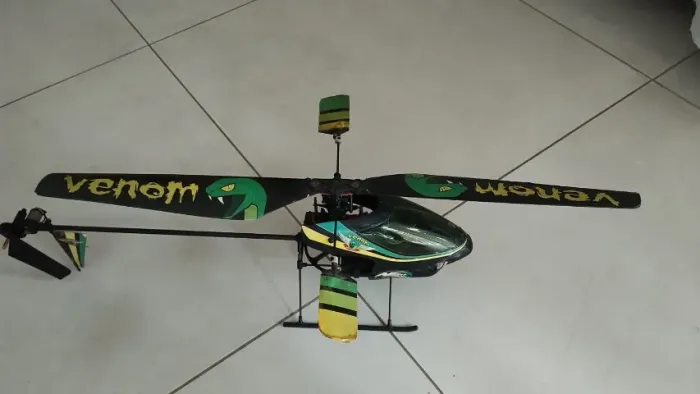 Micro-helicóptero Venom Night Ranger II em bom estado