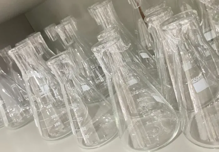 Erlenmeyer De Vidro Boca Estreita Graduado 250ml