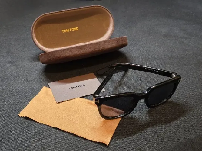 Óculos de sol Tom Ford :: original :: polarizado :: TF211AF 01A :: 53 21 140
