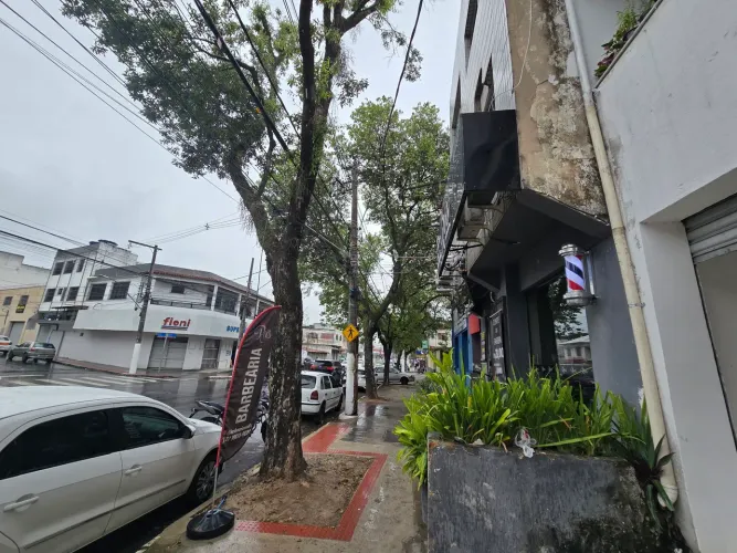 Alugo lojinha na av marechal campos