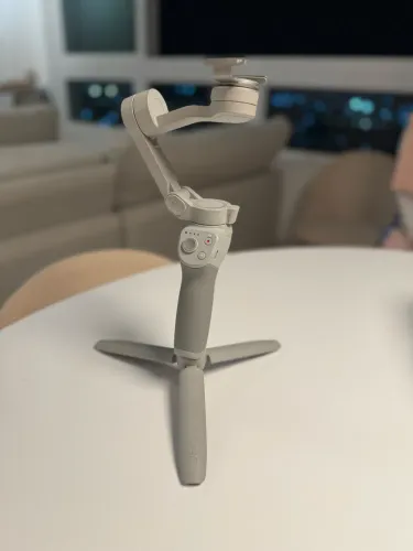 DJI OM 4 - Estabilizador portátil de 3 eixos 