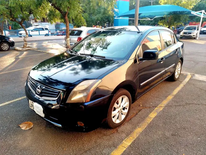 Nissan Sentra automático 2.0 em ótimo estado 