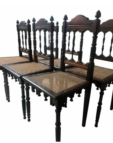 06 cadeiras belíssimas antiga