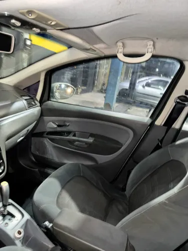 Fiat Linea Essence Dualogic 1.8 Flex 16V 4P 2013