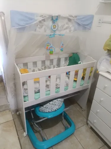 VENDO MINI BERÇO COM COLCHÃO E KIT PARA MINE BERÇO SEMI NOVO E NINHO REDUTOR 