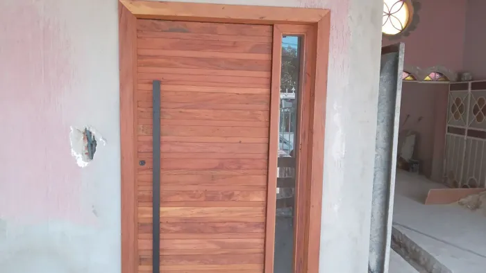 Portas pivotante  completa e instalada 