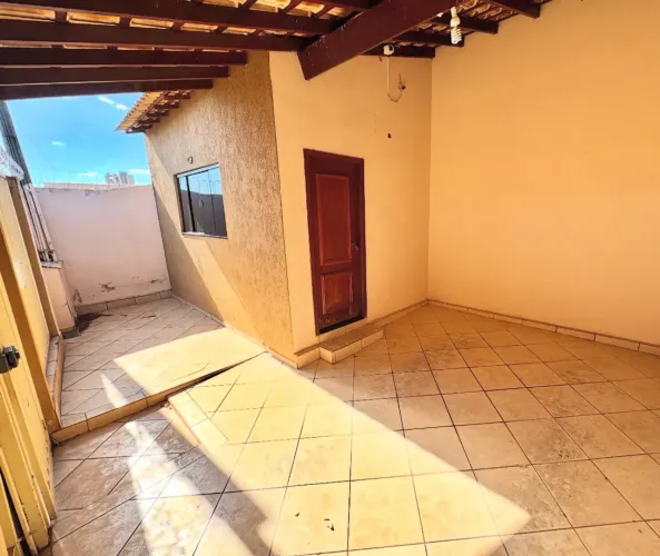 CASA A VENDA - (BARRO DURO)