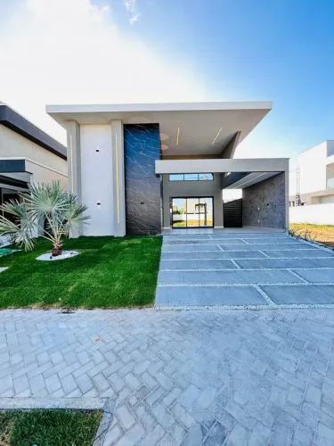 Casa plana na cidade alpha Ceará. Sem vizinho de fundos. Terras Alphaville, área verde!