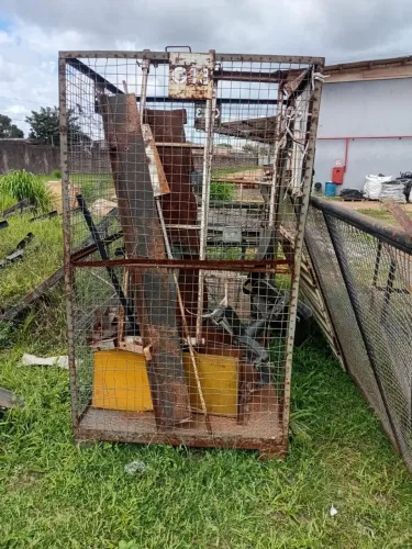 Compra e venda de sucata Estruturas Metálicas deMateriais