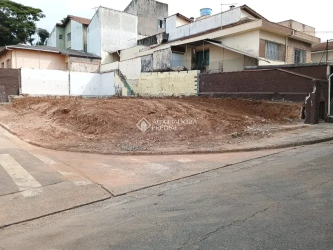 Terreno à venda no bairro Independência com área de 258 m² e sem dormitórios/quartos.