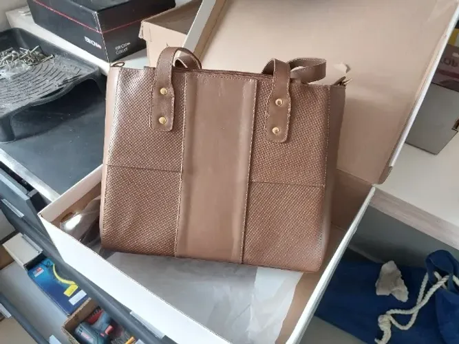 bolsa de couro legítmo ,nova ( apenas em dinheiro ,não aceito pix )