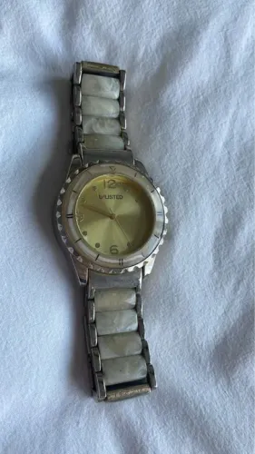 Relógio Feminino Unlisted - Dourado com Pulseira de Pedra