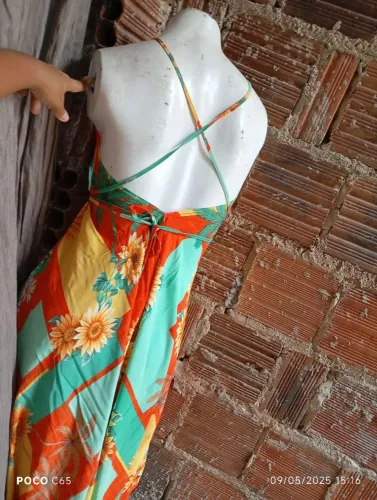 Vestido Longo Estampado com Detalhes em Amarelo e Laranja