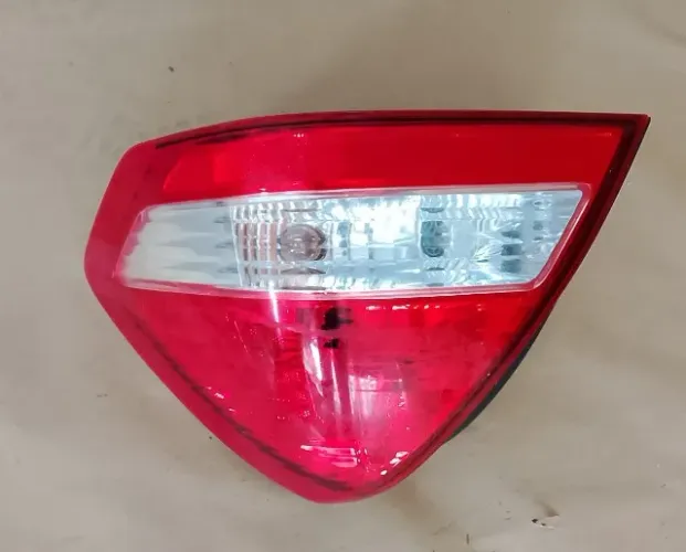 Lanterna Traseira L/D Nissan Versa 