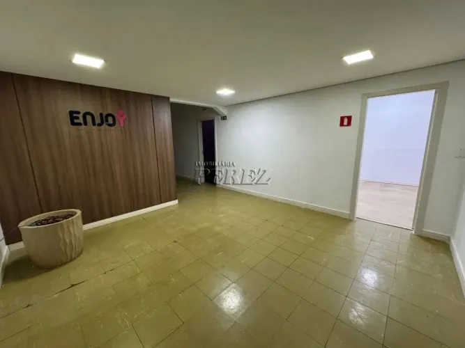Sala comercial para alugar na Alameda Manoel Ribas no centro de Lodrina.