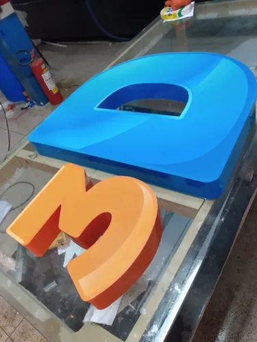 letra caixa, letreiros luminosos, fachadas em acm, lona, banner comunicação visual geral